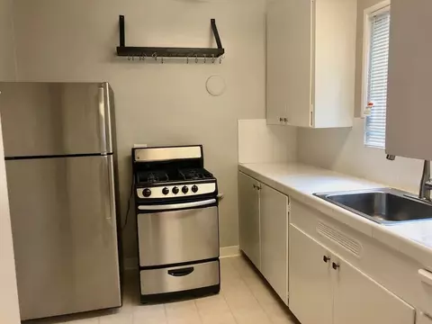 1041 Laurel St, Menlo Park, CA 94025