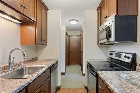 246 Morse Ave, Excelsior, MN 55331