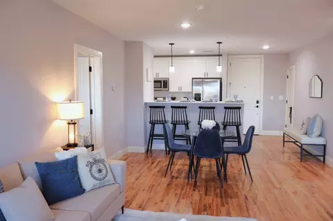 303 Dunbar St, Manchester, NH 03103