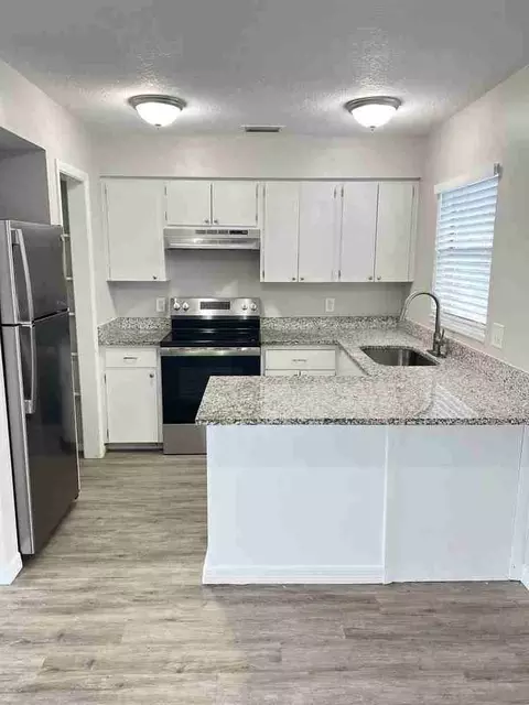 2055 Arlington St, Sarasota, FL 34239