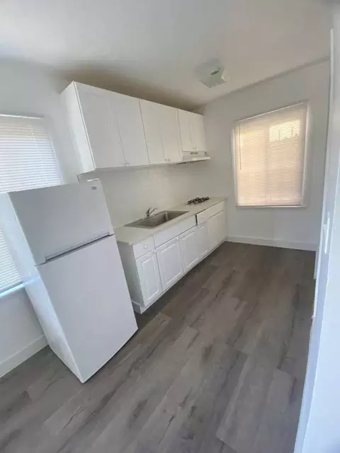 228 S Lake St, Los Angeles, CA 90057