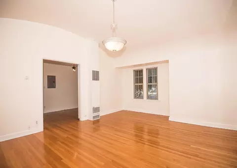 2208 NE Multnomah St, Portland, OR 97232
