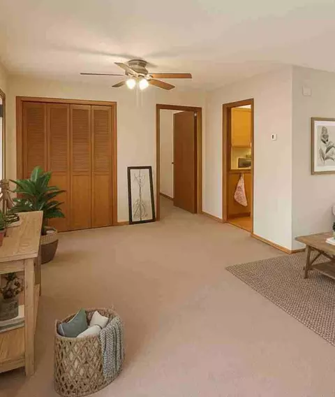 8801 W 35th St, Saint Louis Park, MN 55426