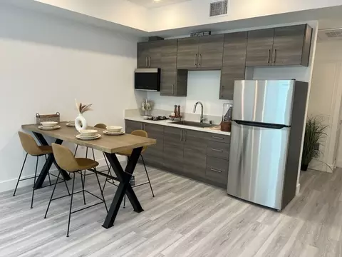 549 N Heliotrope Dr, Los Angeles, CA 90004