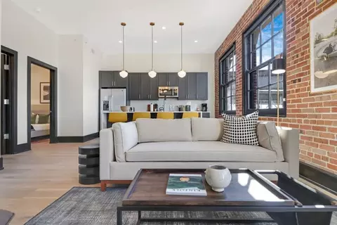 1148 S Peters St, New Orleans, LA 70130