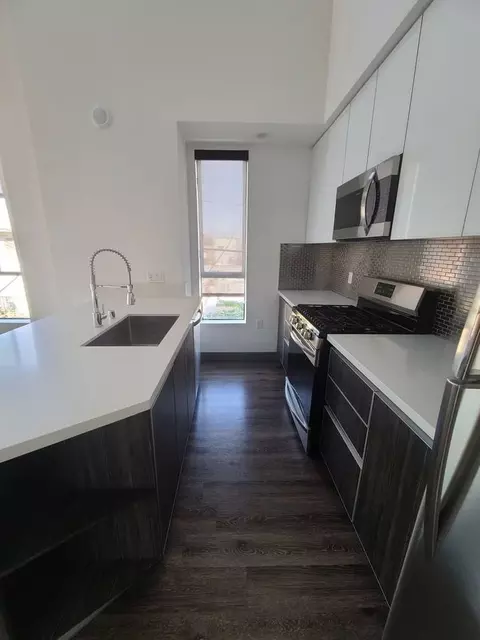 644 N Hobart Blvd, Los Angeles, CA 90004