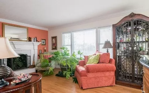 10311 Mary Dell Ln, Jeffersontown, KY 40299