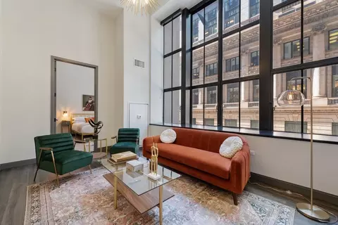 19 S La Salle St, Chicago, IL 60603