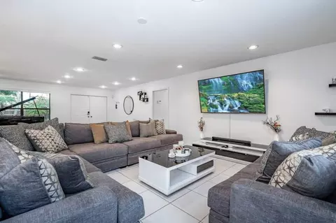 830 SW 14th Ct, Fort Lauderdale, FL 33315