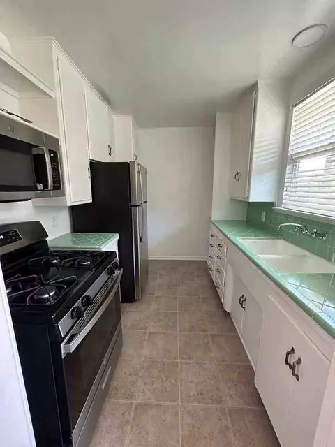 1618 W Huntington Dr, Alhambra, CA 91801