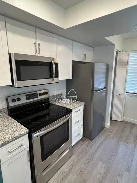 1550 University Woods Pl, Tampa, FL 33612