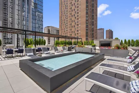 1 E Delaware Pl, Chicago, IL 60611 photo 4