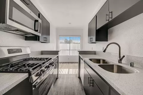 14900 Moorpark St, Los Angeles, CA 91403