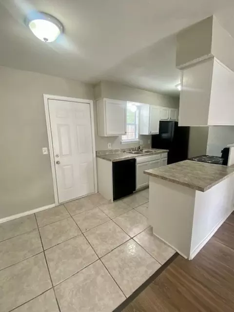 6100 Macarthur Park Ln, Oklahoma City, OK 73127