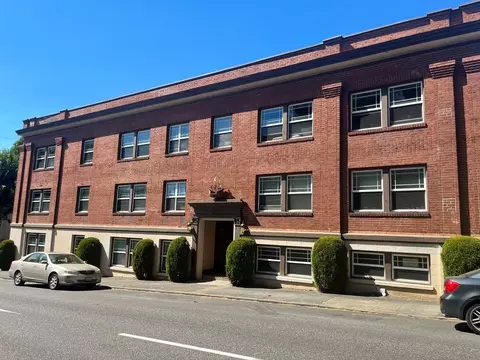 1611 SE Belmont St, Portland, OR 97214