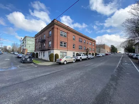 1611 SE Belmont St, Portland, OR 97214