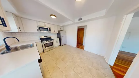 2708 Mayfield Rd, Cleveland Heights, OH 44106