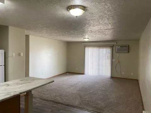 2808 6th St SW, Minot, ND 58701