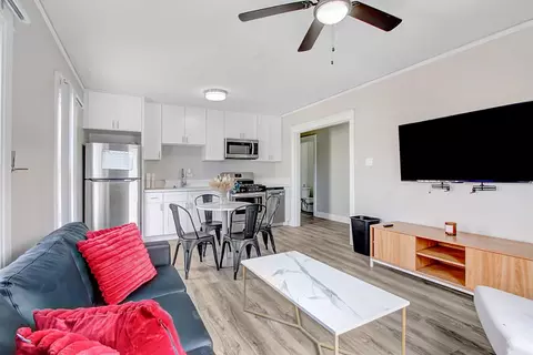 631 W 30th St, Los Angeles, CA 90007