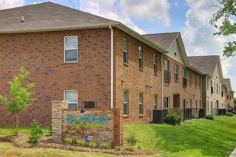 923 S Westland Ave, Gallatin, TN 37066