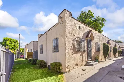 2627 West Blvd, Los Angeles, CA 90016