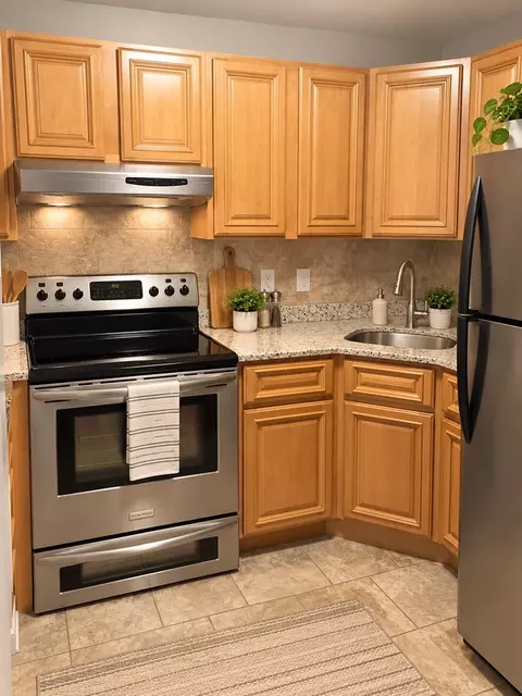7 Central St, Peabody, MA 01960
