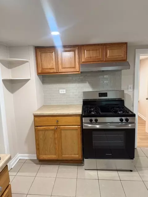 2244 W Farragut Ave, Chicago, IL 60625