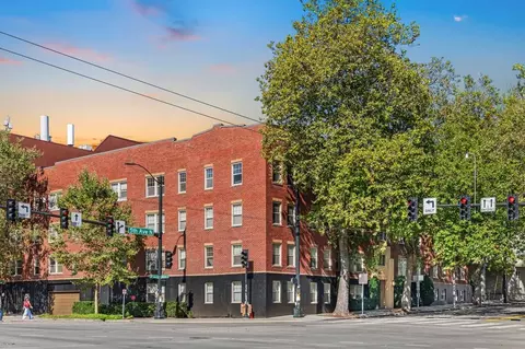 605 5th Ave N, Seattle, WA 98109
