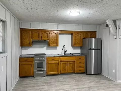 607 SW 2nd St, Lees Summit, MO 64063