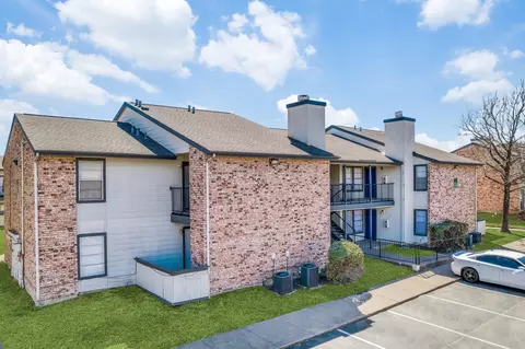 1500 N Bluegrove Rd, Lancaster, TX 75134 photo 2