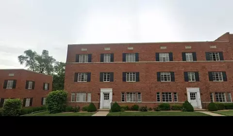 202 E Gregory Blvd, Kansas City, MO 64114