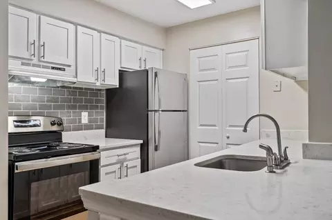 3937 Penshurst Ln, Lake Ridge, VA 22192 photo 18