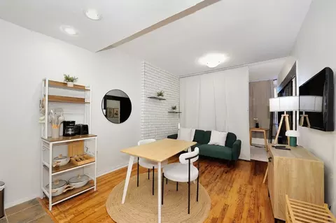200 E 11th St, New York, NY 10003