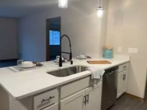 n91w16995 W17155 Apple Tree Ct, Menomonee Falls, WI 53051