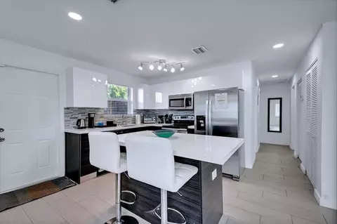 Undisclosed, Miami, FL 33137 photo 31