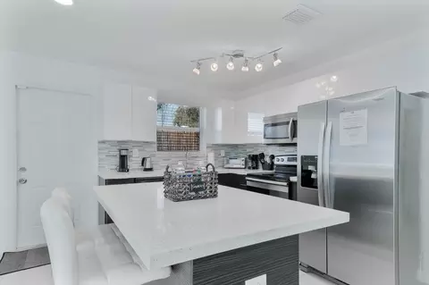 Undisclosed, Miami, FL 33137 photo 30