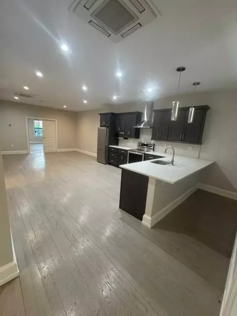 554 Massachusetts Ave, Boston, MA 02118