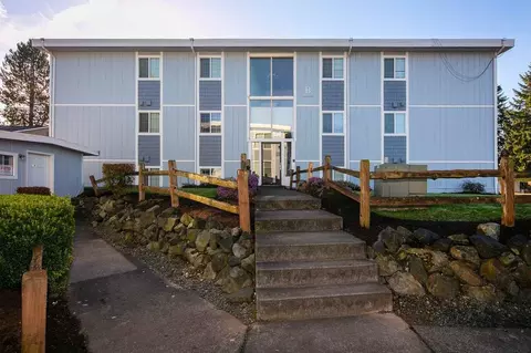 832 W Casino Rd, Everett, WA 98204