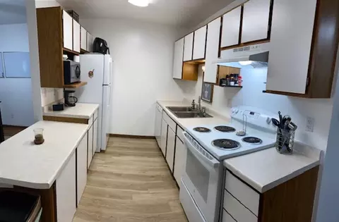 913 12th Ave S And 916 13th Ave S #913-913, Onalaska, WI 54650