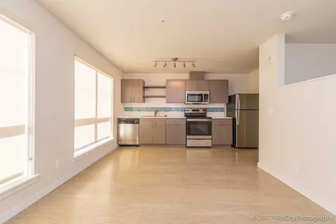 5885 S Macadam Ave, Portland, OR 97239
