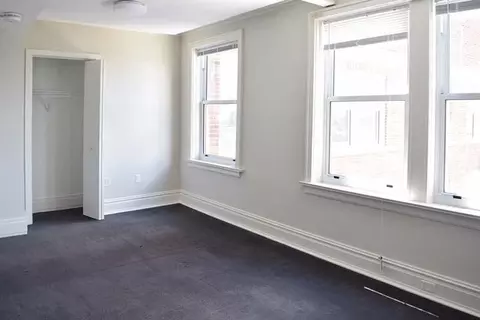 214 E Armour Blvd, Kansas City, MO 64111