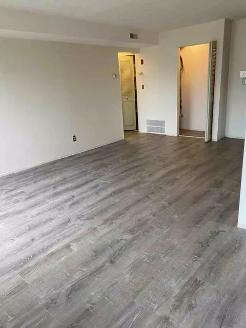 290 W Main St, Barnstable, MA 02601
