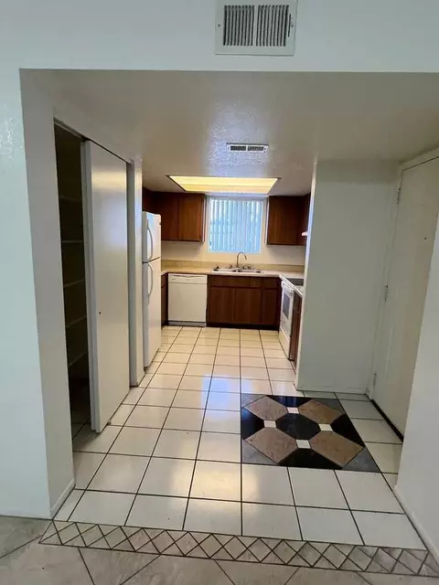 1201 S Mcclintock Dr, Tempe, AZ 85281