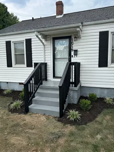 1019 Moravia St, Winston Salem, NC 27107