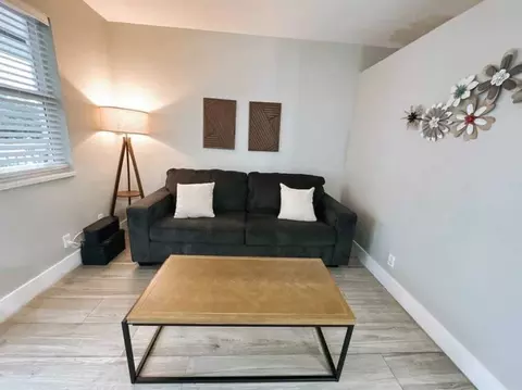 50 SE 12th St, Fort Lauderdale, FL 33316