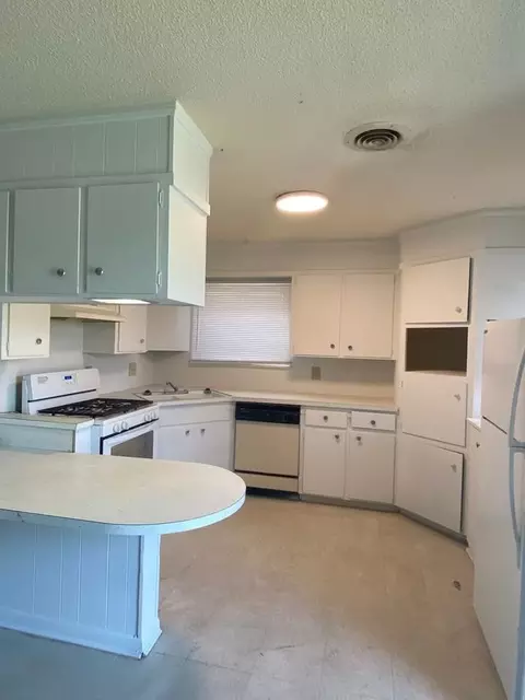 6240 Woodward St, Amarillo, TX 79106
