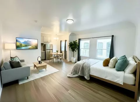 3218 W Sunset Blvd, Los Angeles, CA 90026