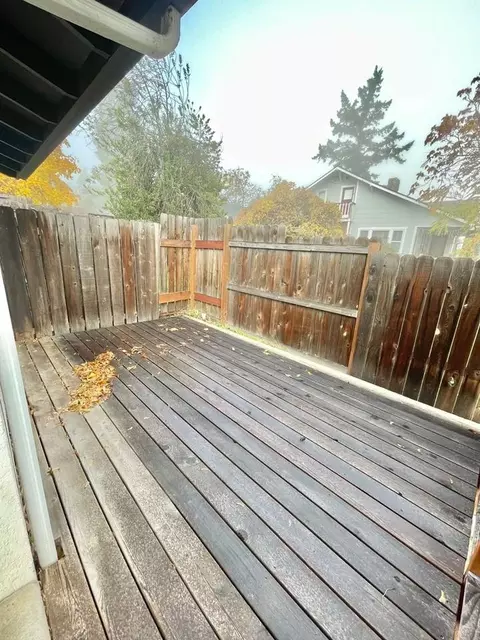 475 N Main St, Ashland, OR 97520