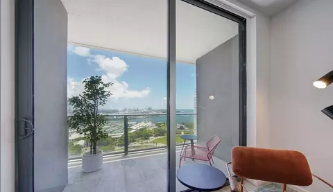 230 NE 4th St, Miami, FL 33132 photo 18