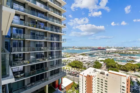 230 NE 4th St, Miami, FL 33132 photo 48